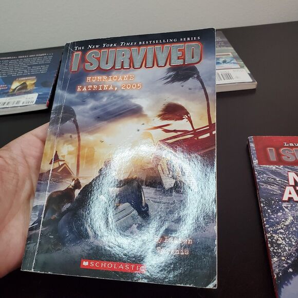 I Survived Books Lot of 5 by Lauren Tarshis Paperback - Picture 9 of 10